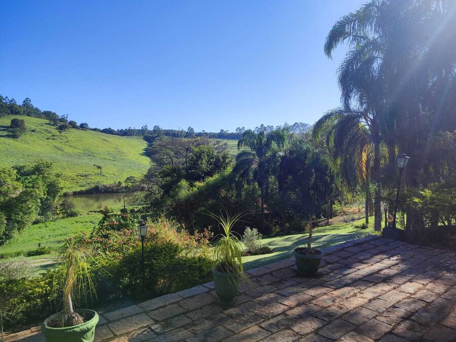 Terraço com vista para o lago